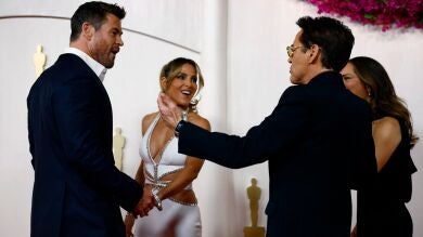 Iron Man y Thor: El espontáneo encuentro de Chris Hemsworth y Robert Downey Jr. en los Oscar donde posan así de felices