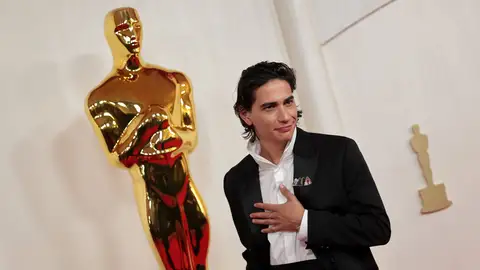 Enzo Vogrincic en los Premios Oscar 2024 Enzo Vogrincic en los Premios Oscar 2024