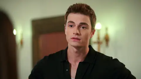 Esta noche en Hermanos: Oğulcan y Elif se ven obligados a acompañar a Aybike y Berk en su cita romántica Esta noche en Hermanos: Oğulcan y Elif se ven obligados a acompañar a Aybike y Berk en su cita romántica