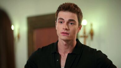 Esta noche en Hermanos: Oğulcan y Elif se ven obligados a acompañar a Aybike y Berk en su cita romántica