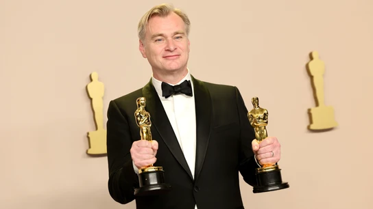 Christopher Nolan arrasa en los Oscar con Oppenheimer Christopher Nolan arrasa en los Oscar con Oppenheimer