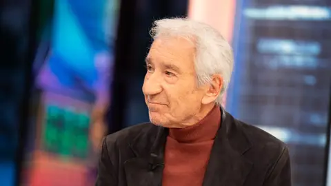 José Sacristán explica por qué cambió el cine por el teatro: "Las pelis requieren de un tiempo del cual no dispongo" José Sacristán explica por qué cambió el cine por el teatro: "Las pelis requieren de un tiempo del cual no dispongo"