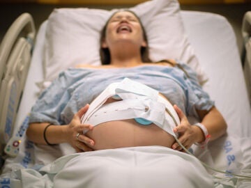 Una mujer durante el parto