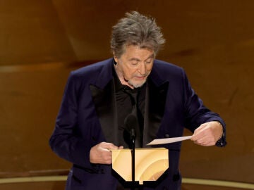 Al Pacino entregando el Oscar a mejor película
