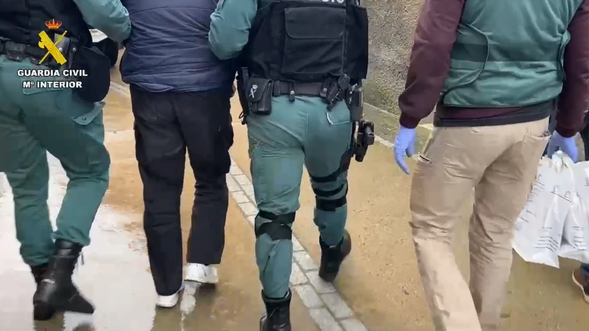 La Guardia Civil detiene al aguacil de Hinojal