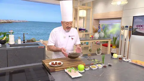 Retíralos, sécalos y córtalos en dados y añádelos al bol Retíralos, sécalos y córtalos en dados y añádelos al bol