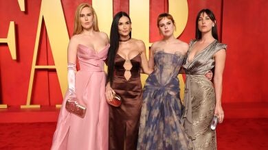 El momento de Demi Moore con todas sus hijas en vestidazo para la fiesta de los Oscar