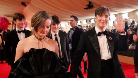 Cillian Murphy con su mujer Yvonne McGuinness y sus hijos, Malachy y Aran, en los Oscar 2024