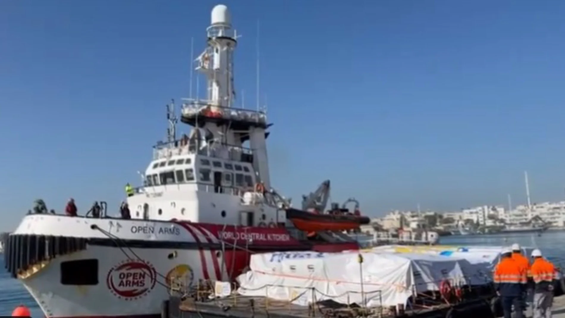 El primer barco con ayuda a Gaza de la ONG Open Arms El primer barco con ayuda a Gaza de la ONG Open Arms