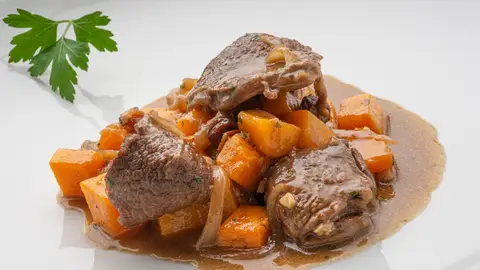 Receta de ternera con calabaza, de Karlos Arguiñano: "Un guiso que podéis hacer todos en casa" Receta de ternera con calabaza, de Karlos Arguiñano: "Un guiso que podéis hacer todos en casa"