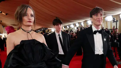Cillian Murphy con su mujer Yvonne McGuinness y su hijo Malachy en los Oscar 2024 Cillian Murphy con su mujer Yvonne McGuinness y su hijo Malachy en los Oscar 2024