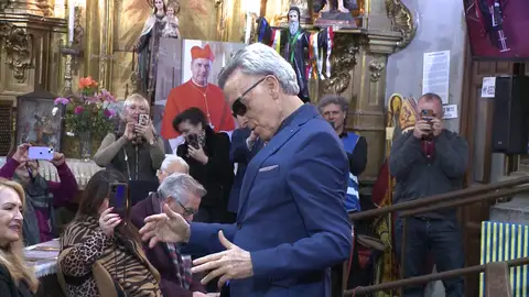 Ortega Cano bailando delante de todos Ortega Cano bailando delante de todos