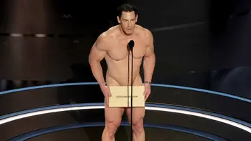 John Cena sale desnudo a los Oscar 2024 para entregar el premio a Mejor Vestuario