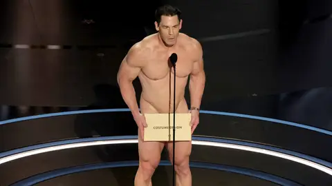 John Cena sale desnudo a los Oscar 2024 para entregar el premio a Mejor Vestuario John Cena sale desnudo a los Oscar 2024 para entregar el premio a Mejor Vestuario