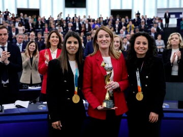 Alba Redondo e Ivana Andrés visitan el Parlamento Europeo