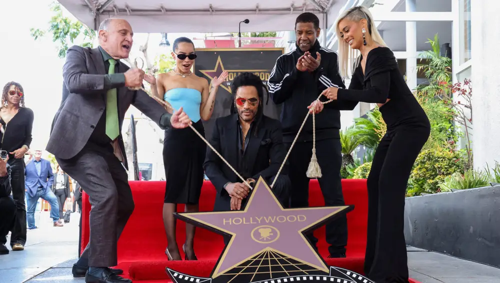 Lenny Kravizt recibe su estrella en el Paseo de la Fama de Hollywood