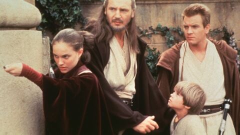 Natalie Portman, Liam Neeson, Ewan McGregor y Jake Lloyd en Star Wars: Episodio I - La amenaza fantasma