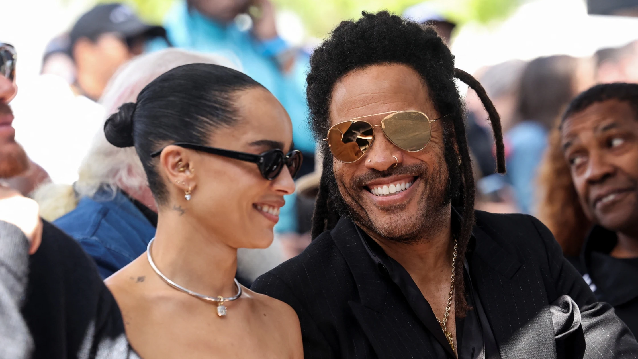 Zoe Kravitz con a su padre, Lenny Kravitz, tras darle su estrella en el Paseo de la Fama de Hollywood al cantante Zoe Kravitz con a su padre, Lenny Kravitz, tras darle su estrella en el Paseo de la Fama de Hollywood al cantante