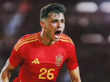 Pedri, con la nueva camiseta de la selección española Pedri, con la nueva camiseta de la selección española
