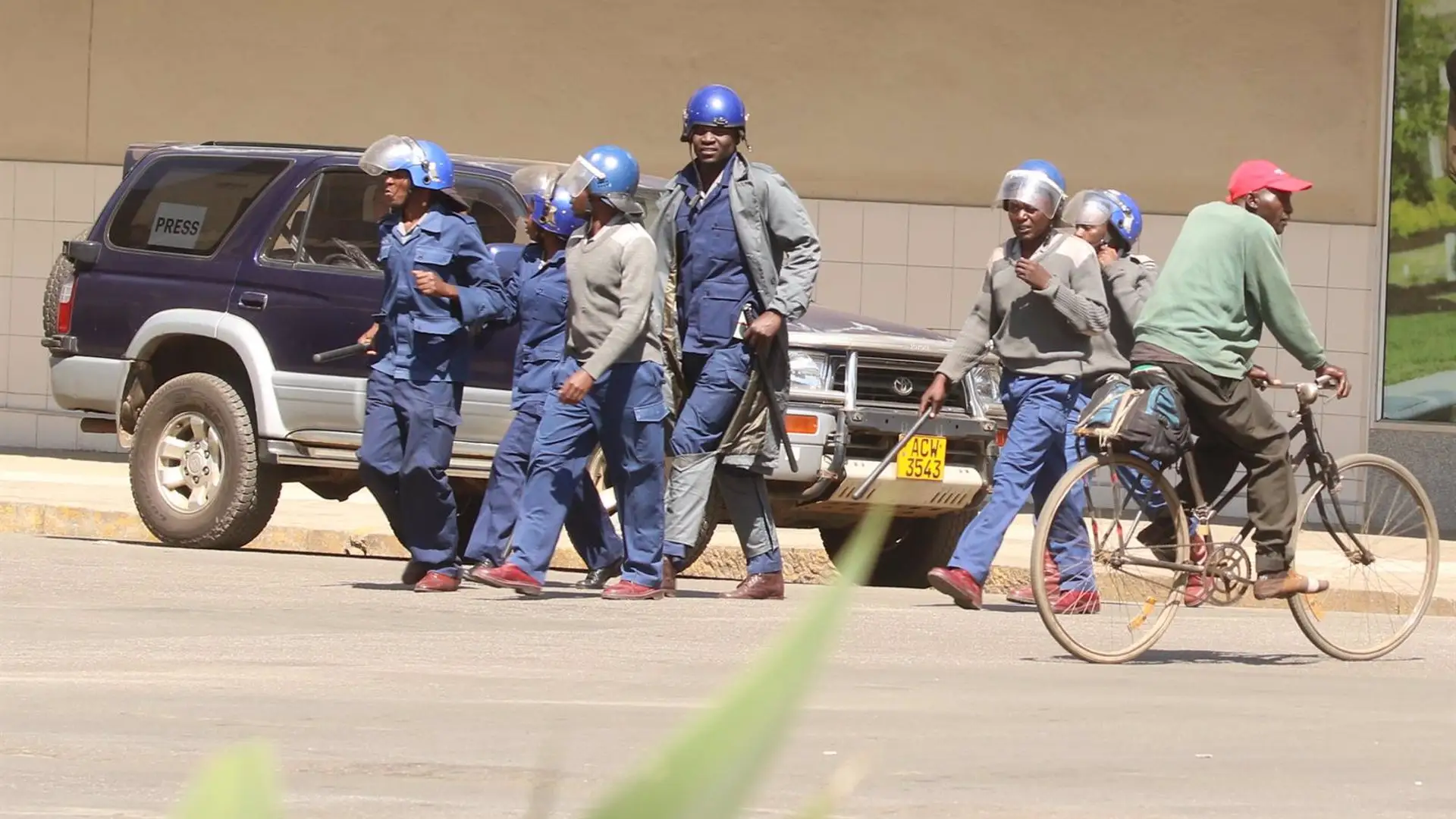 La Polic&iacute;a de Zimbabue