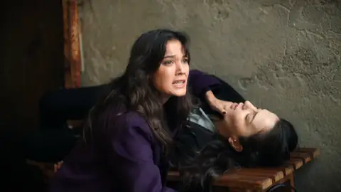 Avance de Secretos de familia: ¡Ceylin, decepcionada con Yekta tras su traición, toma una drástica decisión! Avance de Secretos de familia: ¡Ceylin, decepcionada con Yekta tras su traición, toma una drástica decisión!