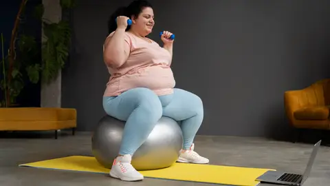 Mujer haciendo ejercicio Mujer haciendo ejercicio
