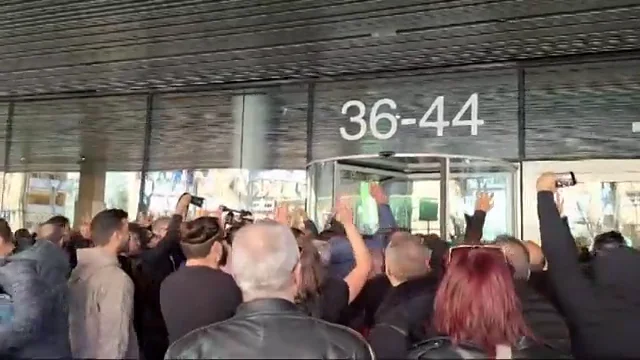 Tensi&oacute;n frente aL Departamento de Justicia de Catalu&ntilde;a por la muerte de una funcionaria de prisi&oacute;n 