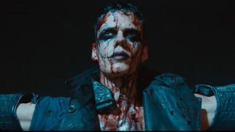 Bill Skarsgard como Eric Draven en The Crow