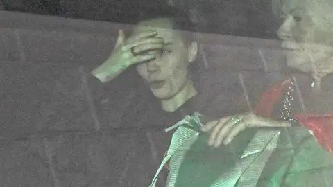 Cara Delevingne tras el incendio de su casa Cara Delevingne tras el incendio de su casa