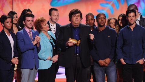 Dan Schneider y muchos actores en los Nickelodeon's 27th Annual Kids