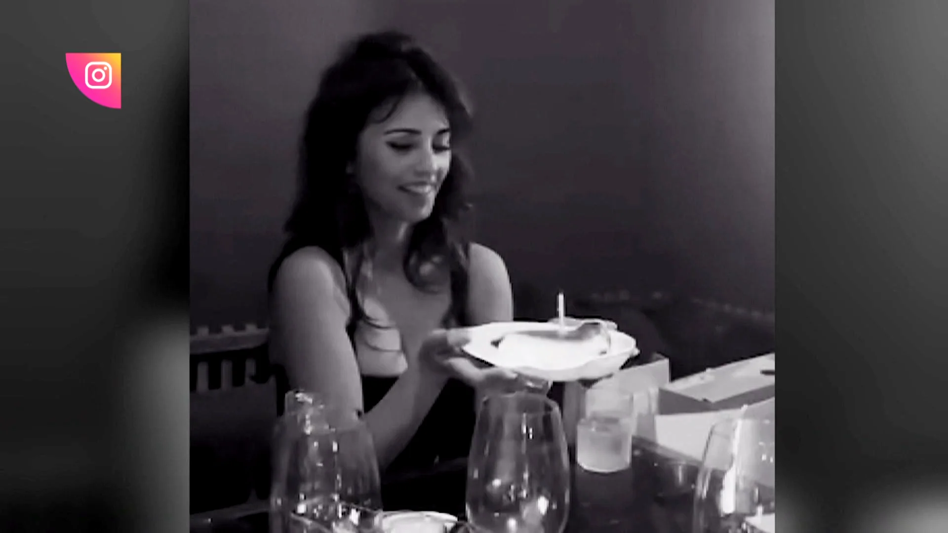 Mónica Cruz celebra su 47 cumpleaños rodeada de amigos... ¡Y ni rastro de Alejandro Sanz! Mónica Cruz celebra su 47 cumpleaños rodeada de amigos... ¡Y ni rastro de Alejandro Sanz!