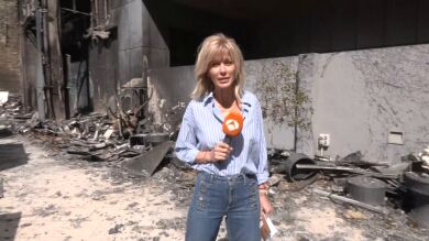 Susanna Griso entra en el edificio incendiado en Campanar: 