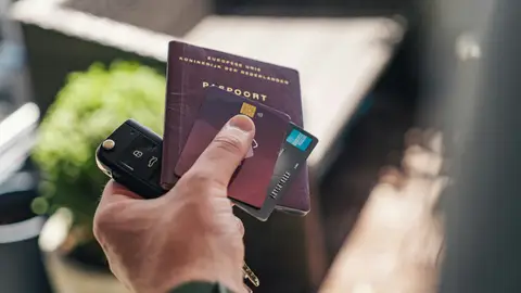 Tarjeta de crédito y pasaporte Tarjeta de crédito y pasaporte