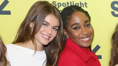 Kaia Gerber y Ayo Edebiri Kaia Gerber y Ayo Edebiri