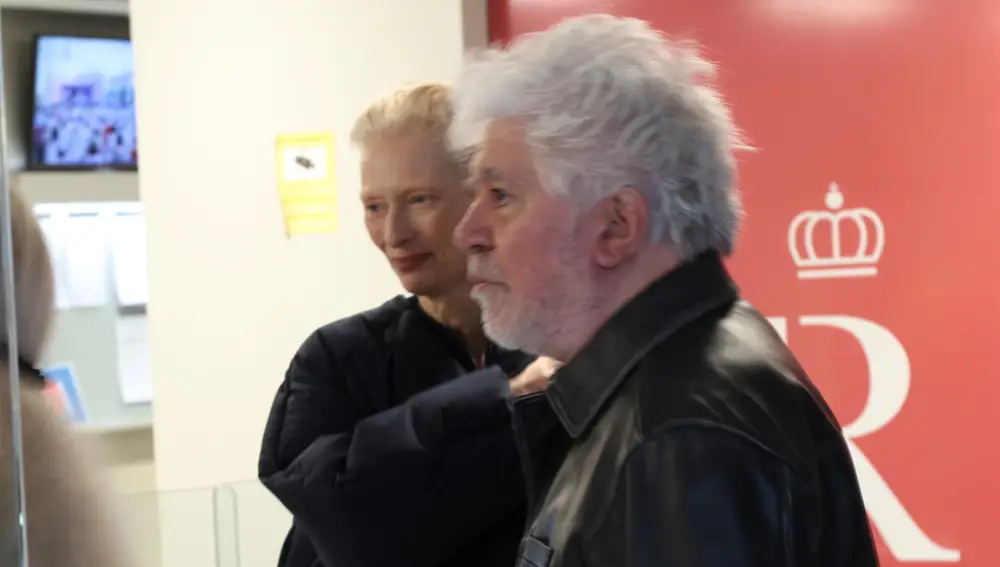 Pedro Almodóvar y Tilda Swinton en la premiere de La voz humana