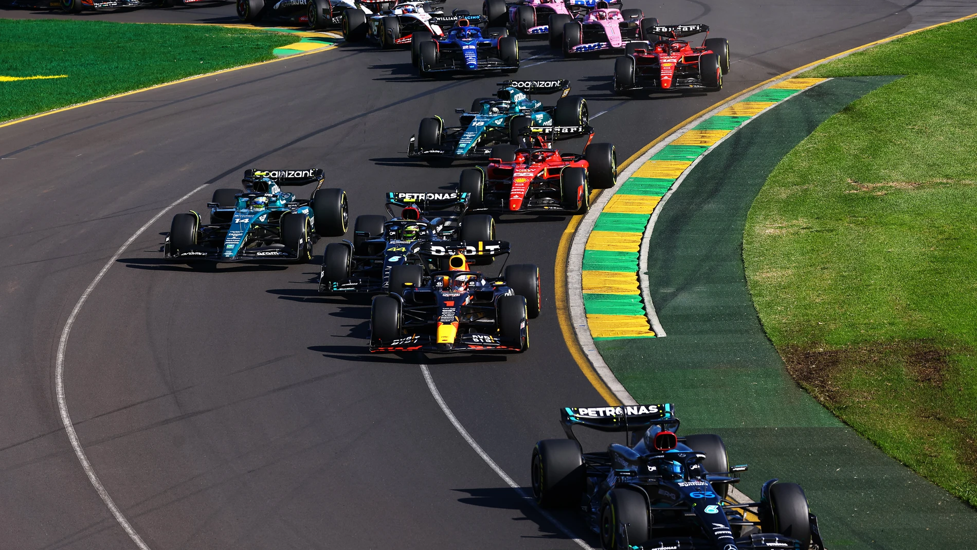 Imagen de la salida del GP de Australia de Fórmula 1 en 2023