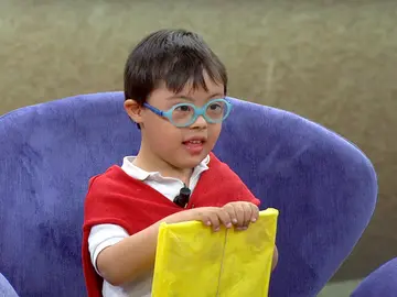 Esther adoptó a Ángel y su vida cambió: "No me acuerdo de que tiene síndrome de Down, es como cualquier niño" Esther adoptó a Ángel y su vida cambió: "No me acuerdo de que tiene síndrome de Down, es como cualquier niño"