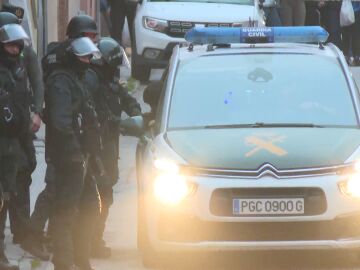 La Guardia Civil detiene al vecino atrincherado en un edificio de Las Gabias: "Por fin podemos descansar"