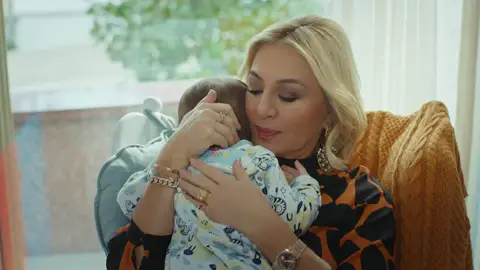 Feride cuida de Halit Can Feride cuida de Halit Can