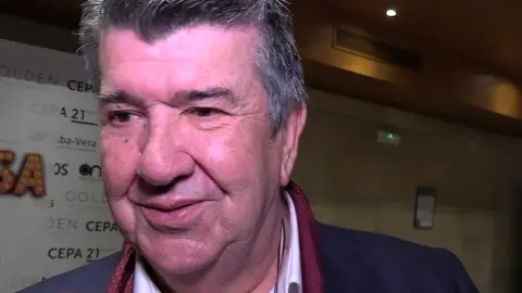 Gil Salgado haciendo declaraciones a la prensa Gil Salgado haciendo declaraciones a la prensa