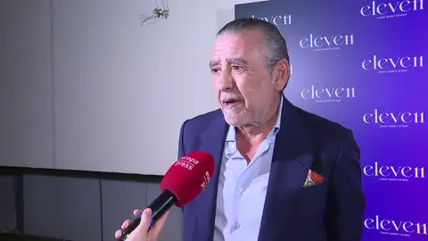 Jaime Martínez-Bordiú haciendo declaraciones a la prensa Jaime Martínez-Bordiú haciendo declaraciones a la prensa