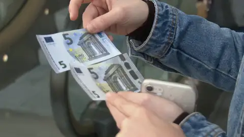 Nueva estafa: ojo si te llega un billete de 5 euros, podría ser falso