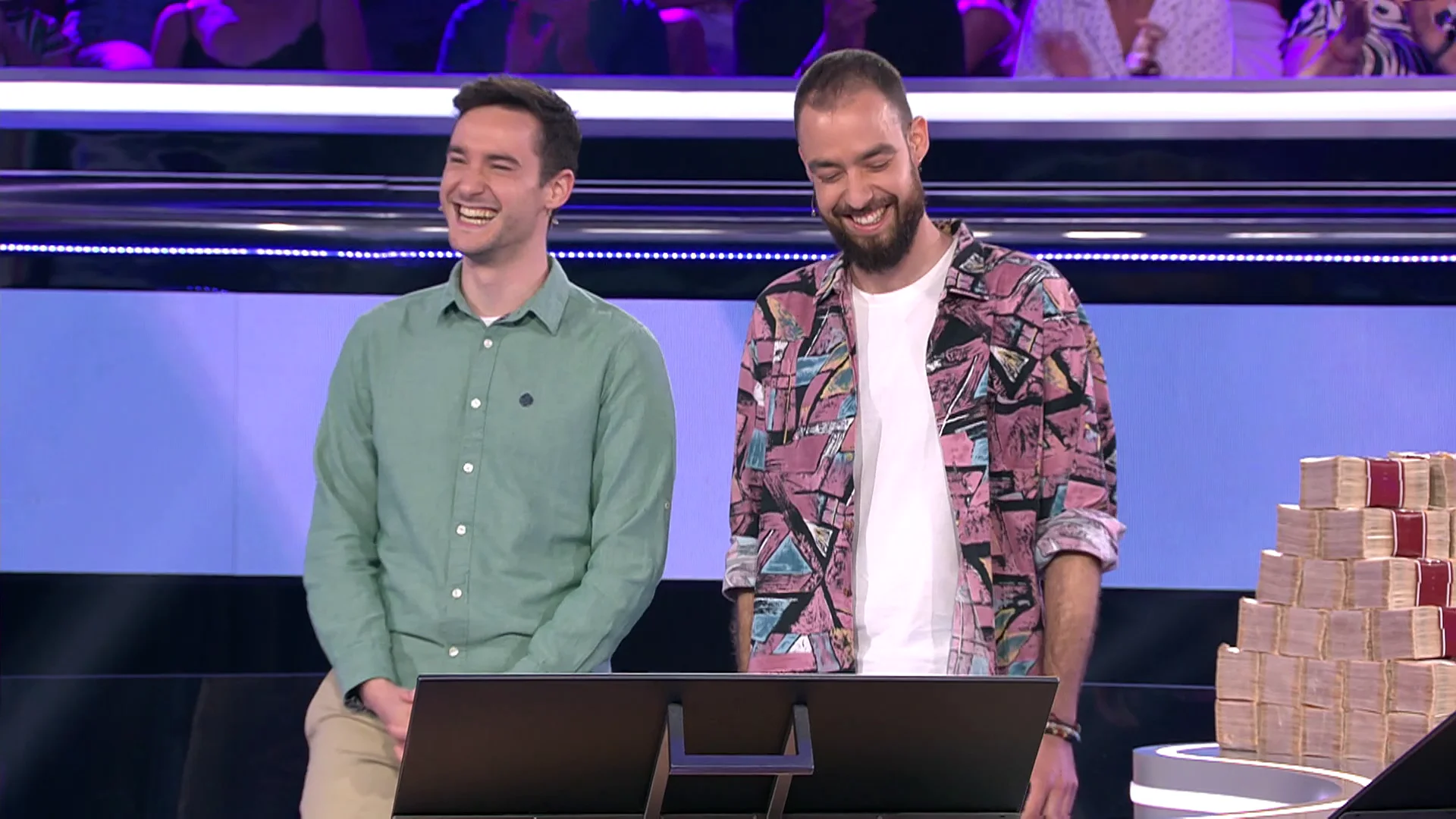 Adri&aacute;n y Denis, concursantes de Atrapa un mill&oacute;n