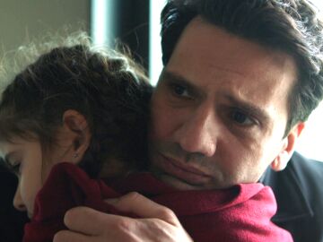 Ilgaz abraza a Mercan tras salvarla del secuestro