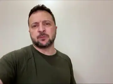 Zelenski insulta a Putin por tratar de incriminar a Ucrania. Zelenski insulta a Putin por tratar de incriminar a Ucrania.