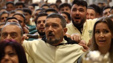 ¿Qué provocaba la desolación de Antonio Banderas? El actor acudía a Málaga para participar en los actos de la Semana Santa