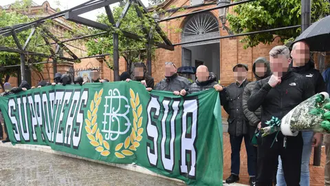 Aficionados del Betis se despiden de Manuel Ruiz de Lopera Aficionados del Betis se despiden de Manuel Ruiz de Lopera