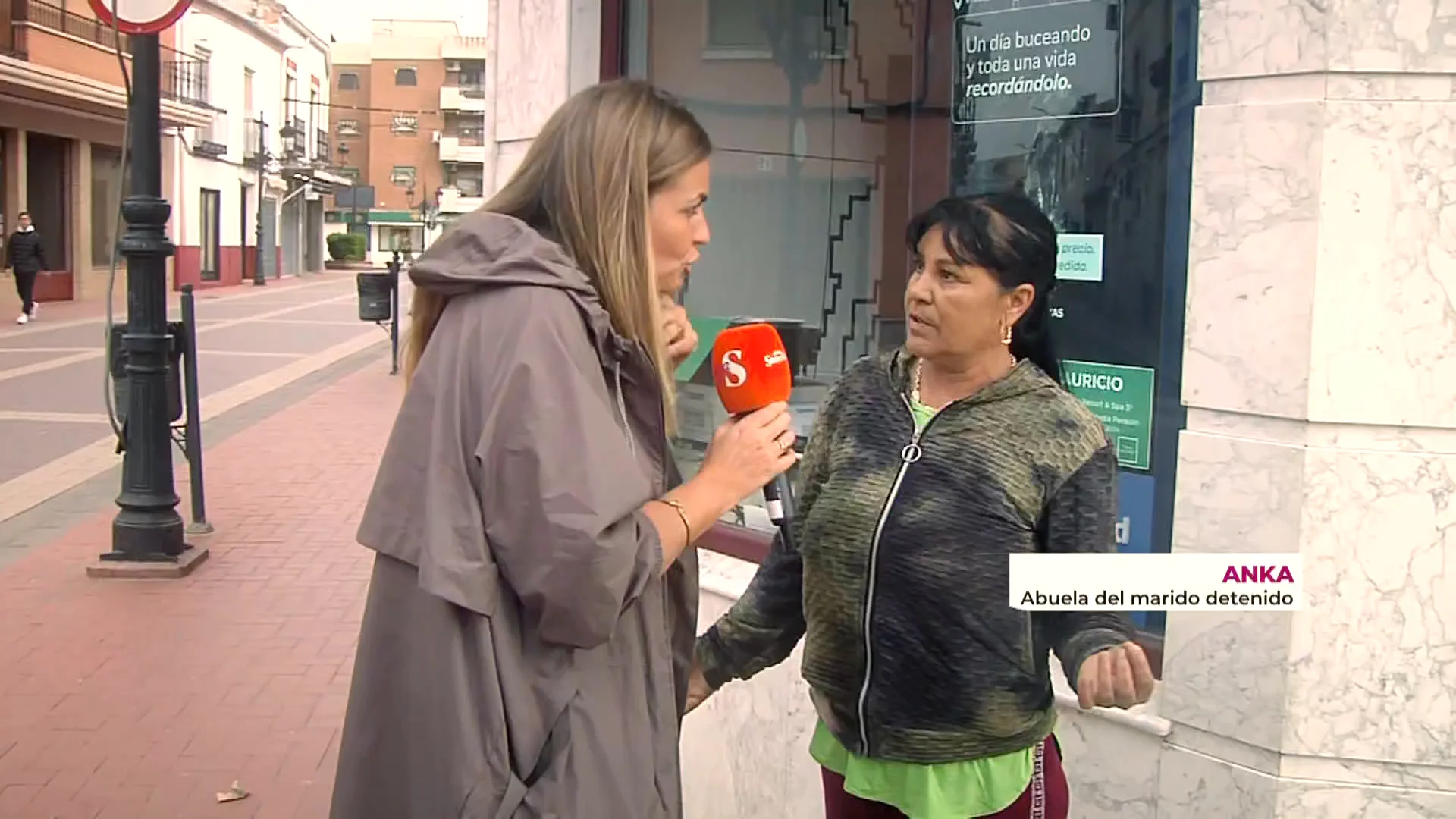 La abuela del detenido por casarse con una menor de 13 años en Ciudad Real: "La niña quería a mi nieto" La abuela del detenido por casarse con una menor de 13 años en Ciudad Real: "La niña quería a mi nieto"
