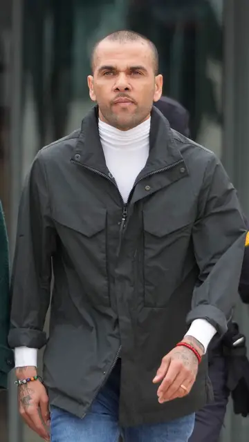 Dani Alves saliendo de la prisión Brians 2 Dani Alves saliendo de la prisión Brians 2