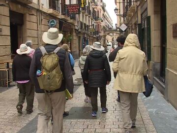 Turistas por las calles de San Sebastián